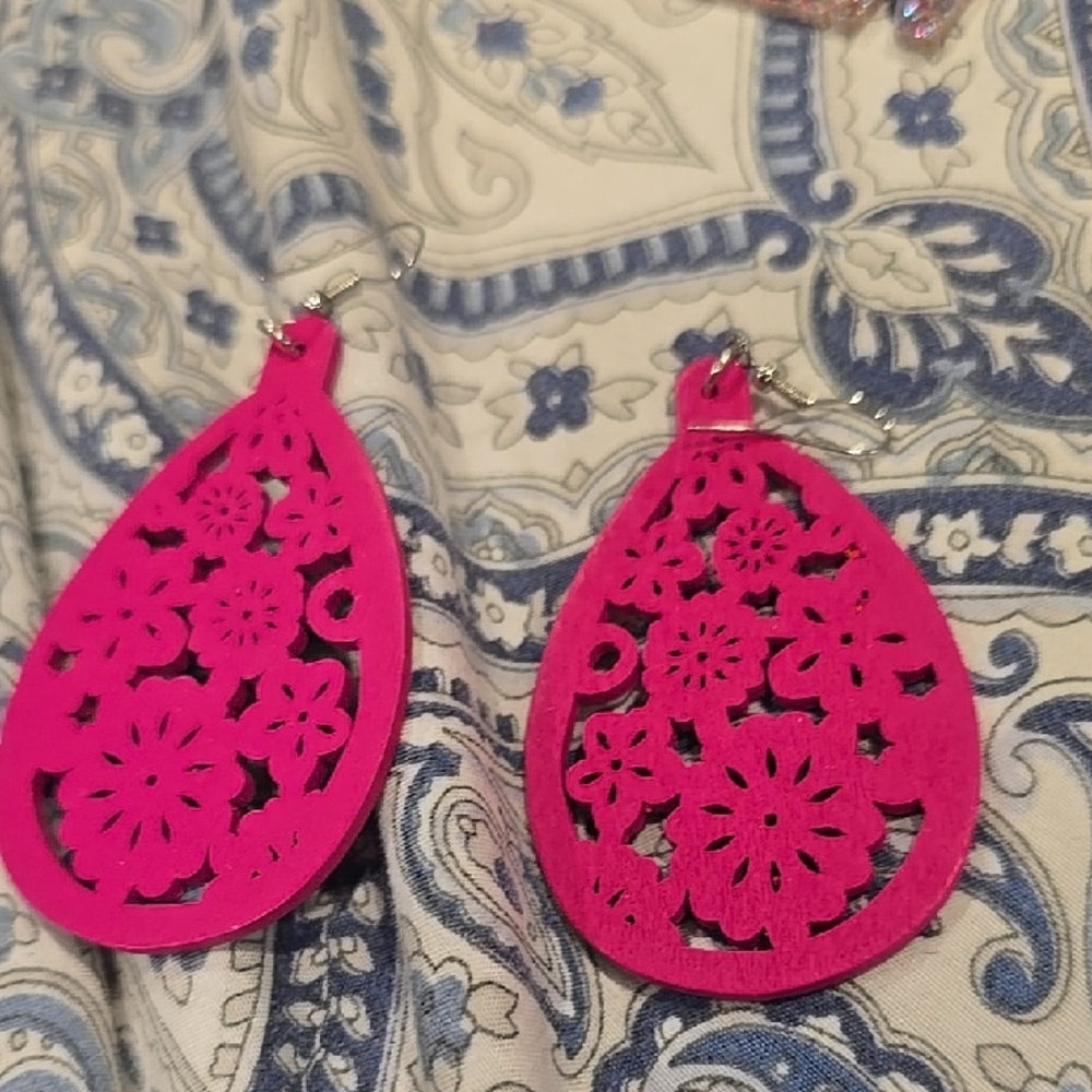 Fuchsia Laser Cut Floral Teardrop Dangle Earrings